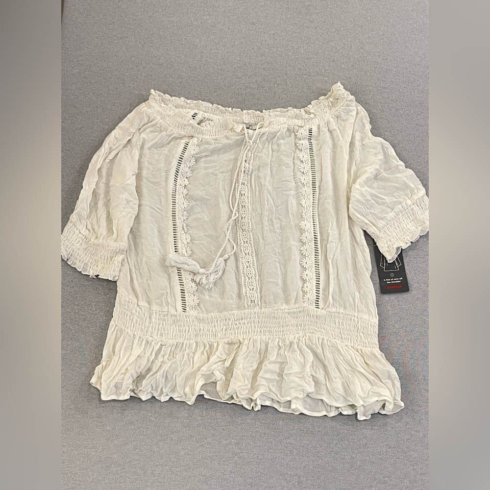 NEW! Avenue Off White Off-Shoulder Lace Peasant Top‎